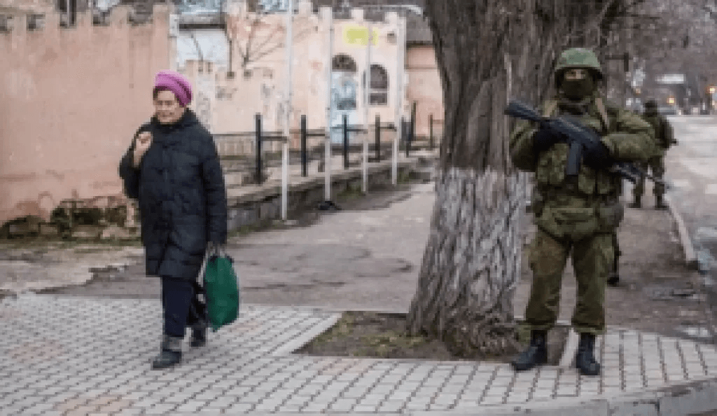 Добро пожаловать в РФ! В Симферополе забастовку троллейбусников разогнали вежливые "зеленые человечки"!