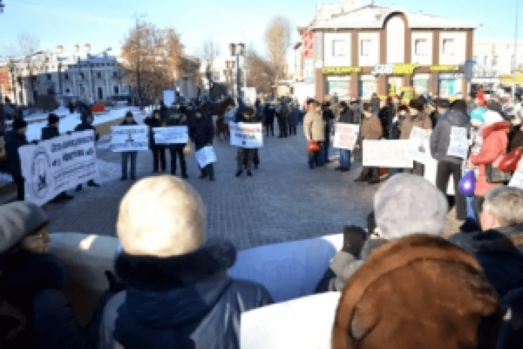 В Иркутске прошел митинг бывших работников ИркутскПромСтрой